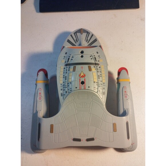 Star Trek Starship Legends Diamond Select USS Enterprise NCC-1701-D - No Box - Picture 8 of 11